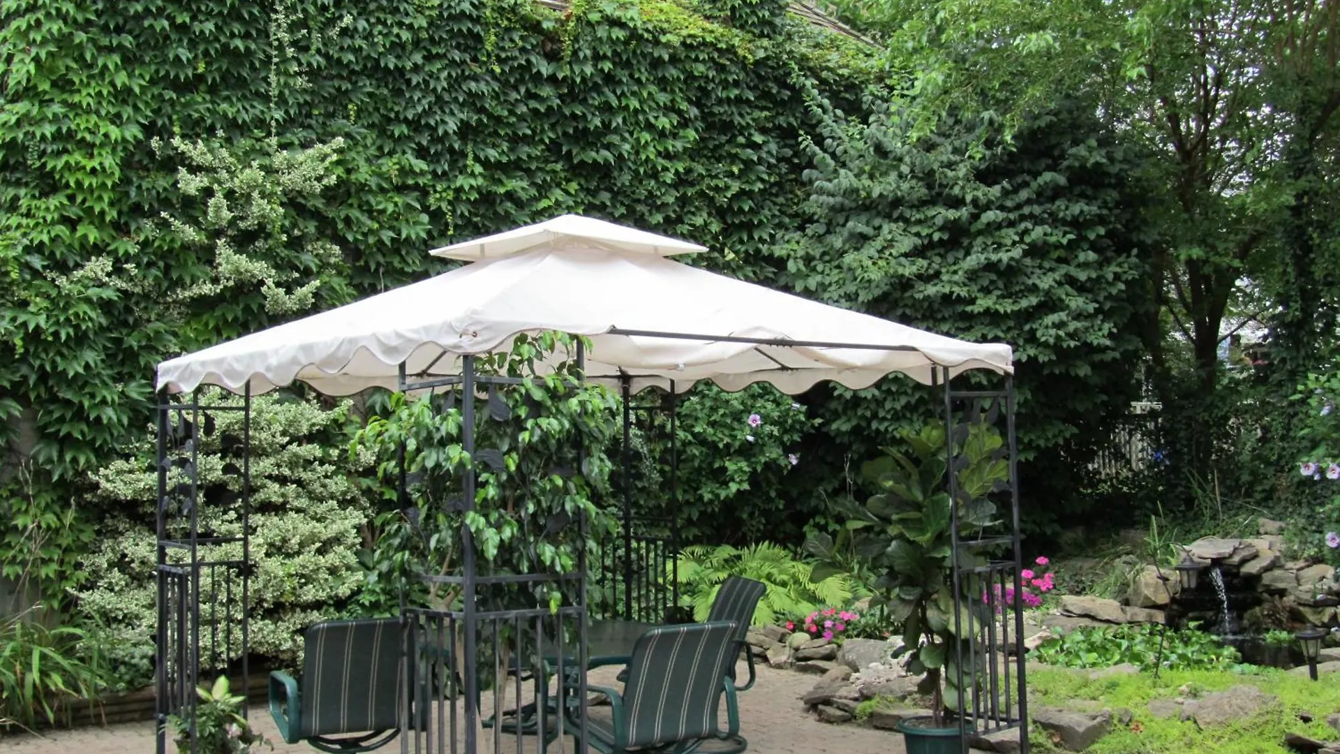 Bedham Hall B&B Niagara Falls 3*,  Canada