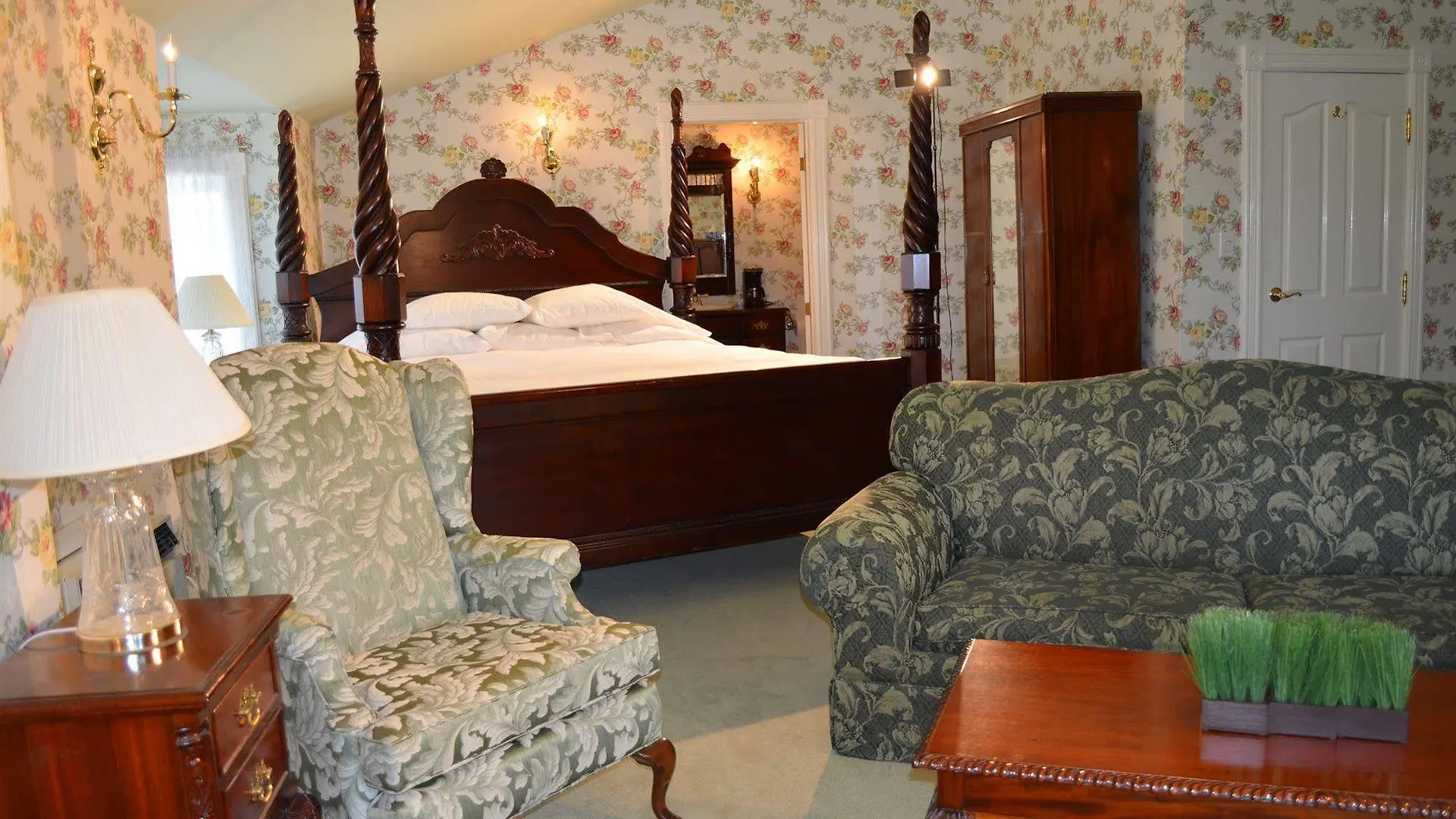 Bedham Hall B&B Niagara Falls Bed & Breakfast